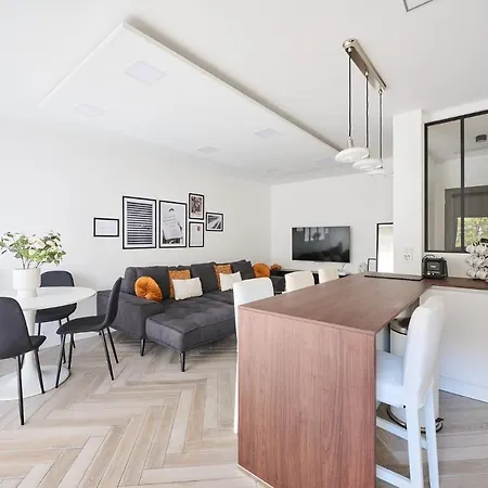 Apt Charmant 2p* Aux Portes De Paris* Appartement *